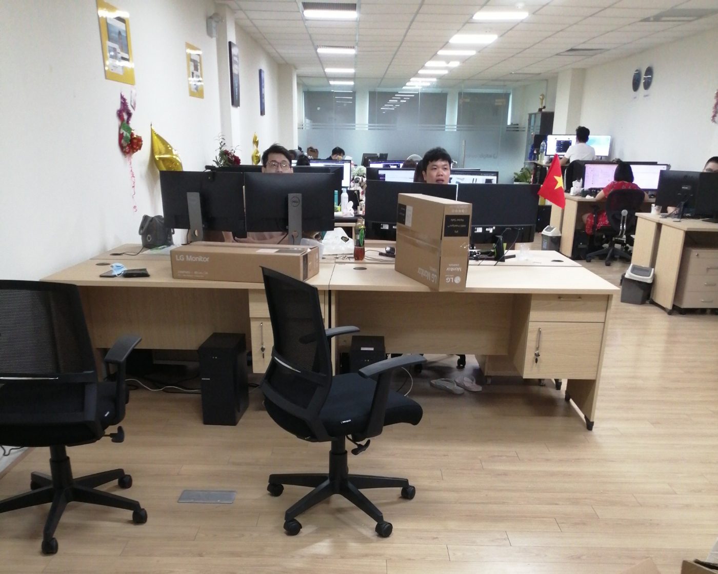 H&igrave;nh Ảnh Thực Tế Ghế Văn Ph&ograve;ng H&ograve;a Ph&aacute;t GL214 Tại C&ocirc;ng Tr&igrave;nh