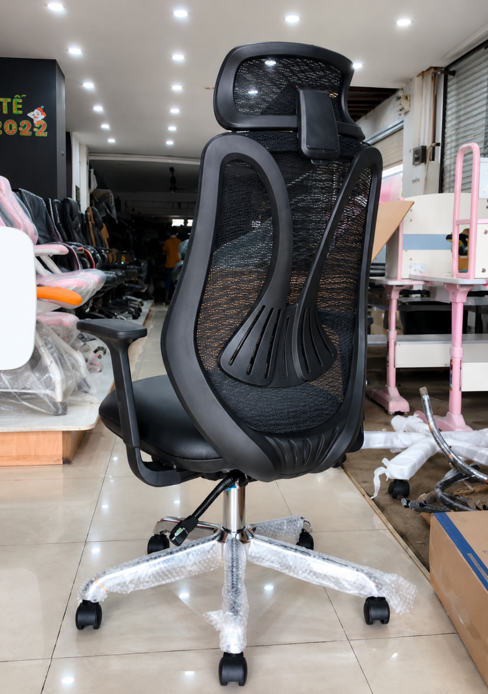 Ghế văn ph&ograve;ng GL335 H&ograve;a Ph&aacute;t thực tế