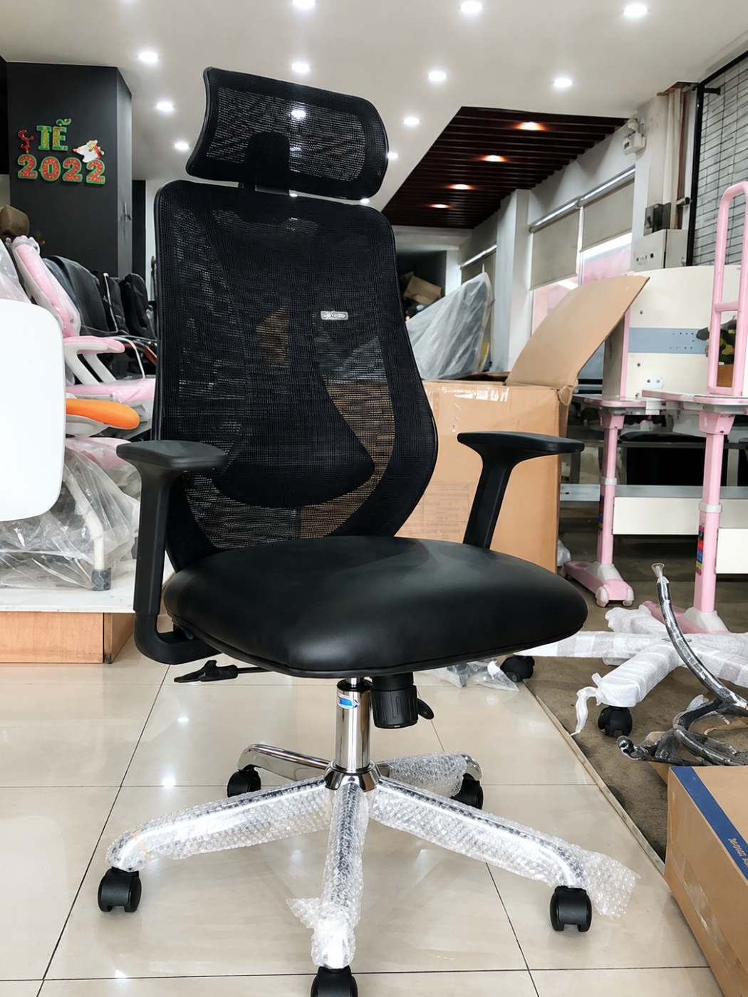 H&igrave;nh ảnh thực tế ghế lưới lưng cao GL335 H&ograve;a Ph&aacute;t