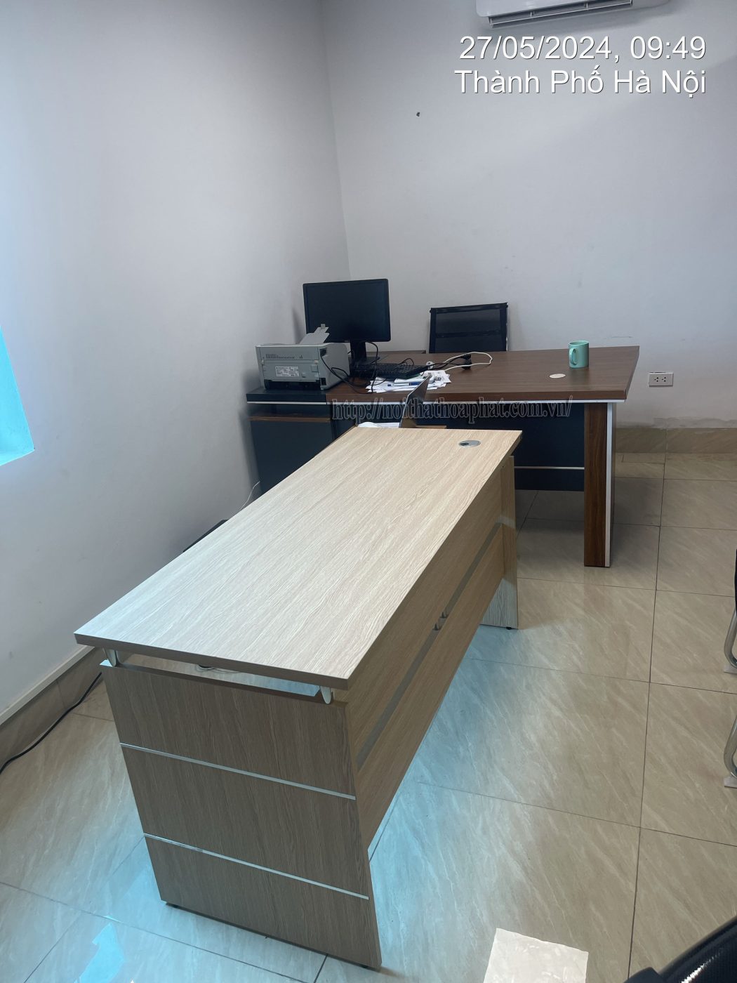 H&igrave;nh ảnh thực tế b&agrave;n l&agrave;m việc hiện đại HR140S
