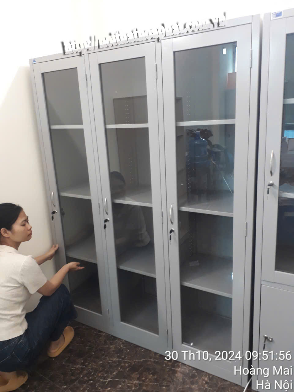 H&igrave;nh ảnh thực tế tủ sắt 3 khoang c&aacute;nh k&iacute;nh TU09K9CK-3