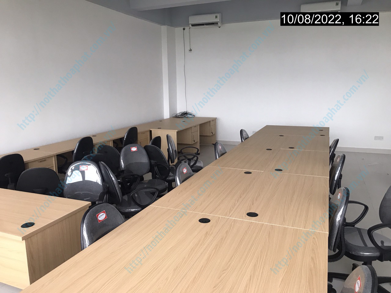 Hình ảnh thực tế bàn nhân viên hộc liền AT120SHL Hình ảnh thực tế bàn nhân viên hộc liền AT120SHL