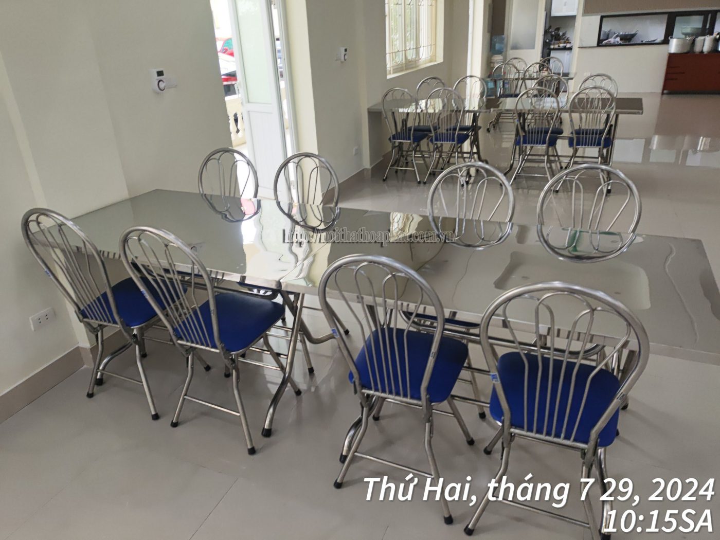 H&igrave;nh ảnh thực tế b&agrave;n ăn inox H&ograve;a Ph&aacute;t BCN813B