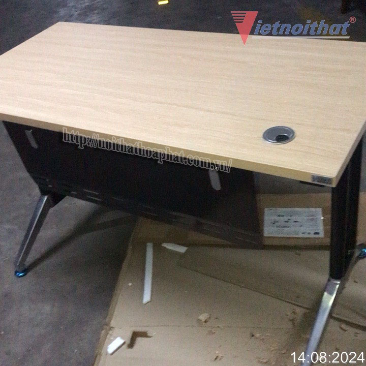 Hình ảnh thực tế bàn chuyên viên cao cấp Hòa Phát LE120SC12 Hình ảnh thực tế bàn chuyên viên cao cấp Hòa Phát LE120SC12