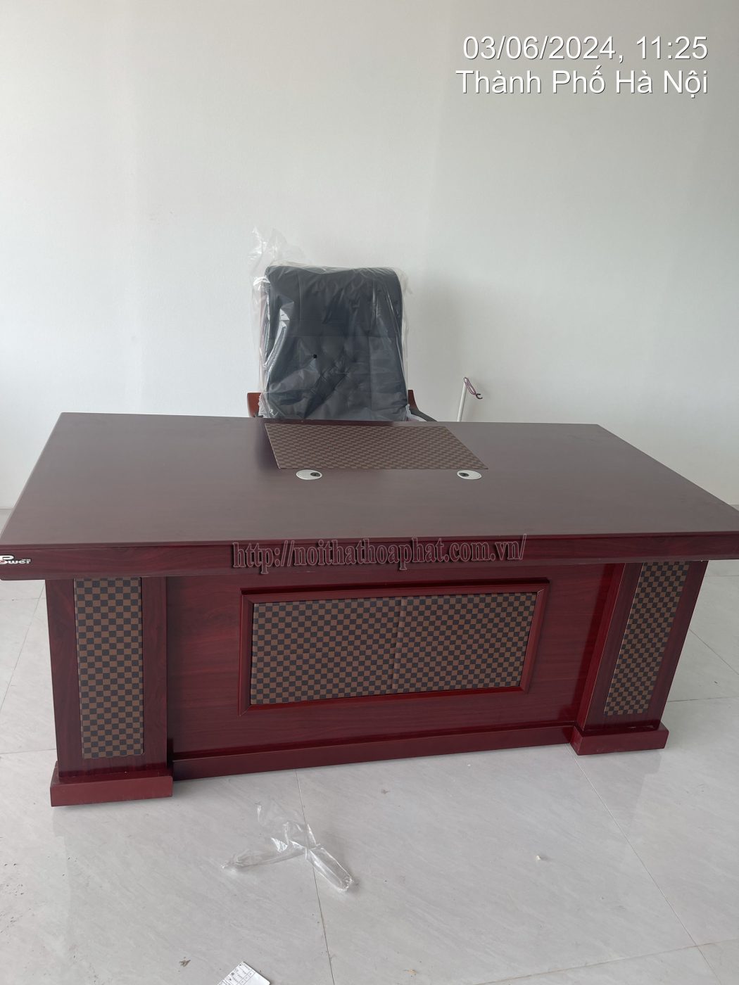 Hình ảnh thực tế bàn giám đốc DT1890H16 Hình ảnh thực tế bàn giám đốc DT1890H16