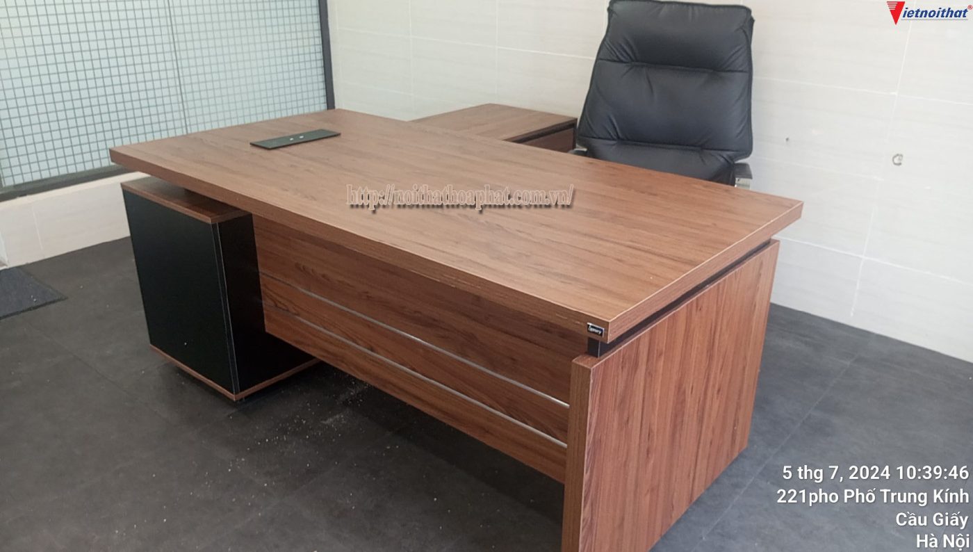 Hình ảnh thực tế bàn giám đốc cao cấp LUXB1818V3-2 Hình ảnh thực tế bàn giám đốc cao cấp LUXB1818V3-2