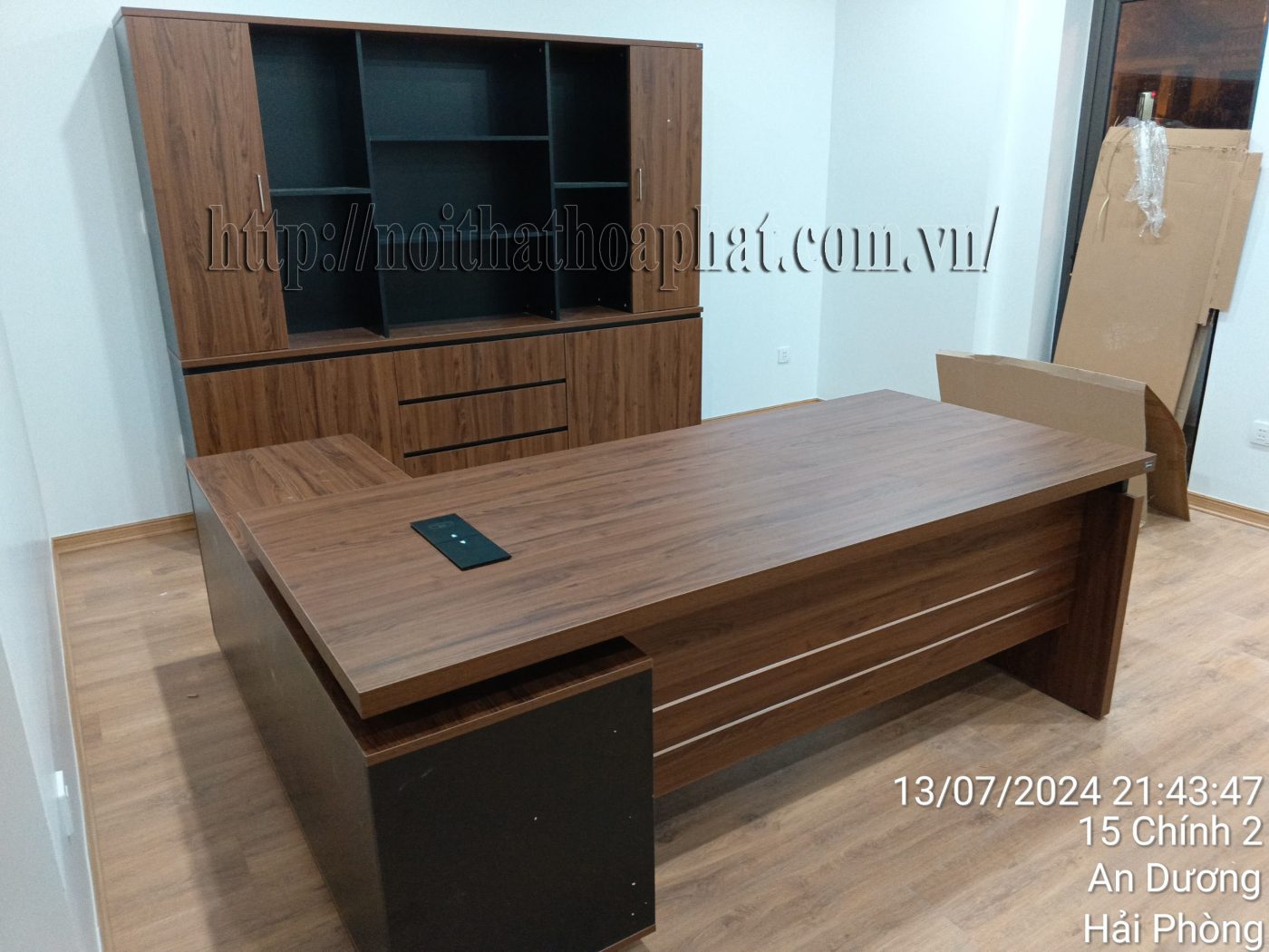 Hình ảnh thực tế bàn giám đốc cao cấp LUXB1818V3-3 Hình ảnh thực tế bàn giám đốc cao cấp LUXB1818V3-3