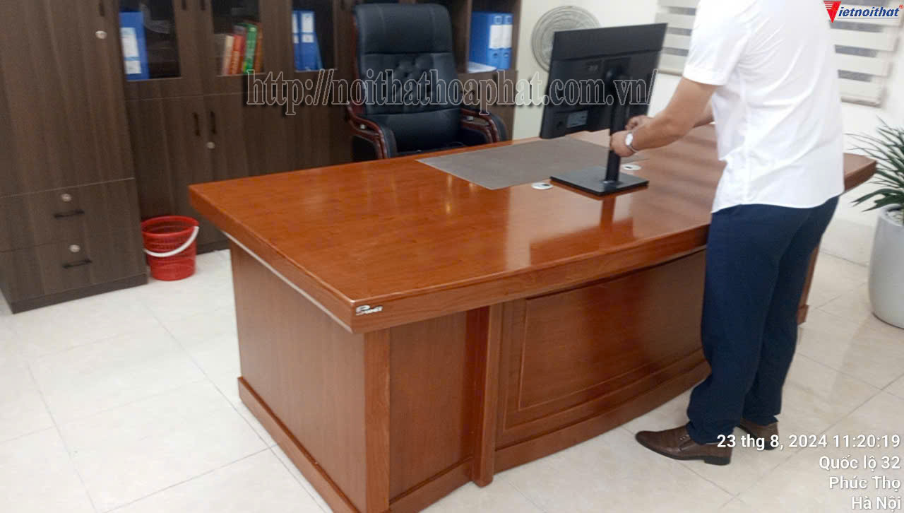 Hình ảnh thực tế bàn giám đốc Hòa Phát DT2411VM12 Hình ảnh thực tế bàn giám đốc Hòa Phát DT2411VM12