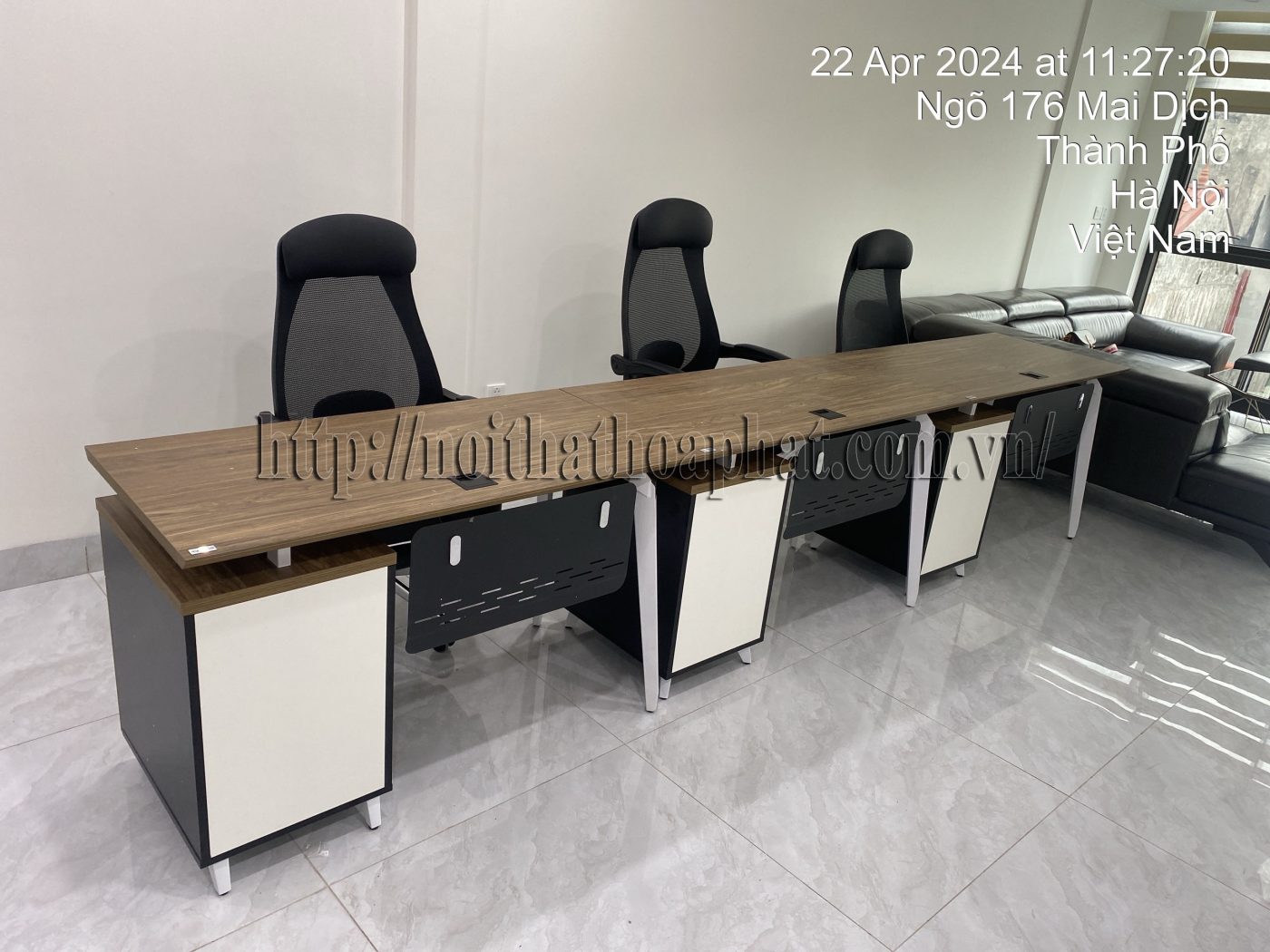 Hình ảnh thực tế bàn hộc liền chân sắt ST120SHLC16 Hình ảnh thực tế bàn hộc liền chân sắt ST120SHLC16