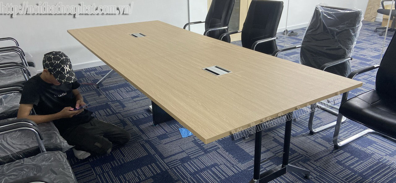 Hình ảnh thực tế bàn họp chân sắt LEH2010C12 Hình ảnh thực tế bàn họp chân sắt LEH2010C12