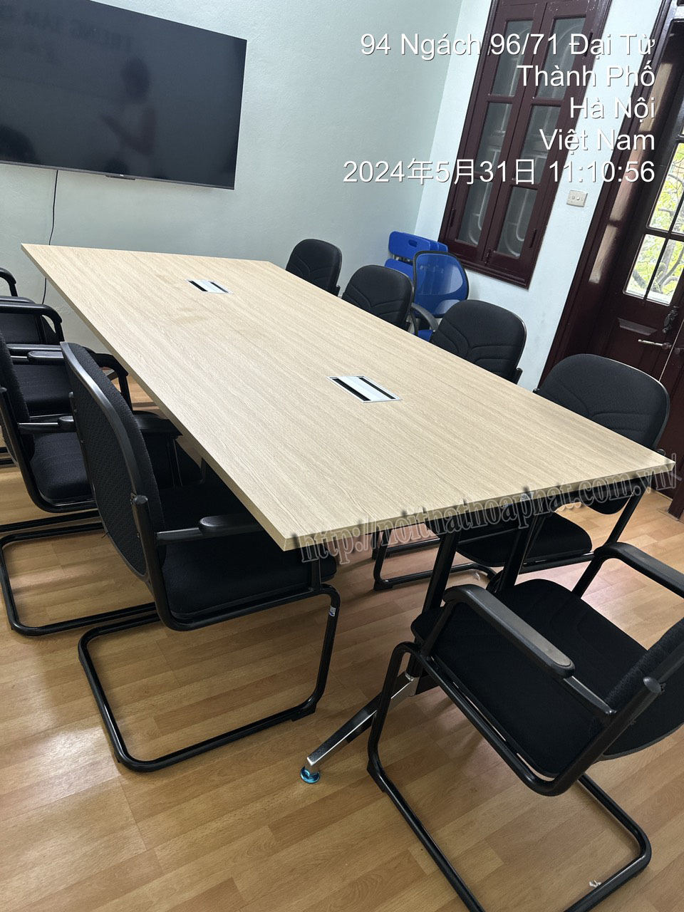H&igrave;nh ảnh thực tế b&agrave;n họp ch&acirc;n sắt LEH2412C12