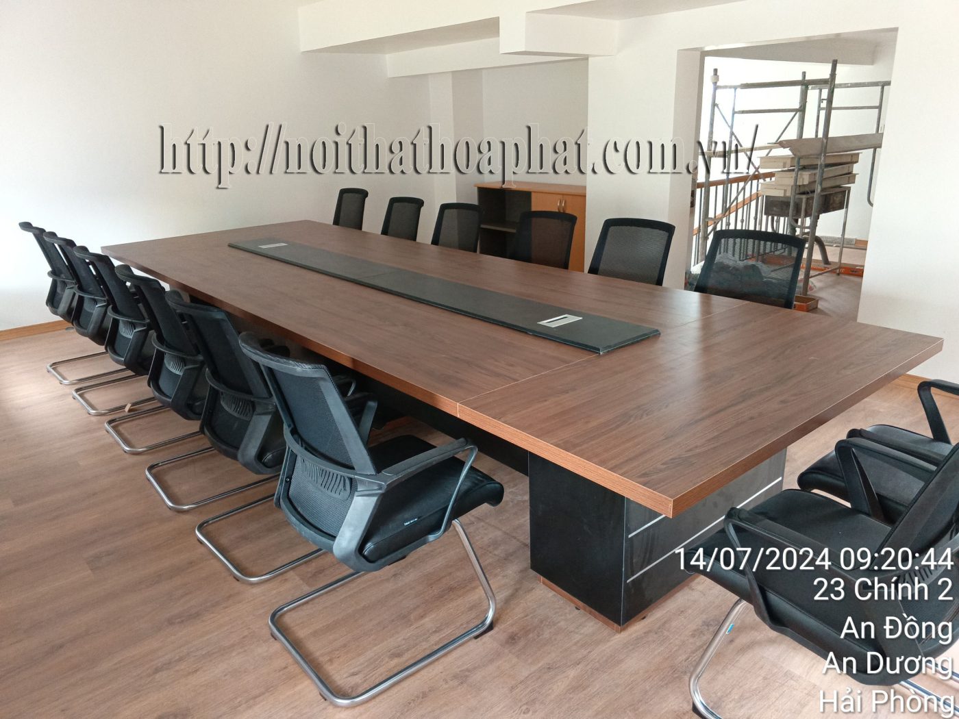 H&igrave;nh ảnh thực tế b&agrave;n họp gỗ c&ocirc;ng nghiệp cao cấp LUXH4515-1