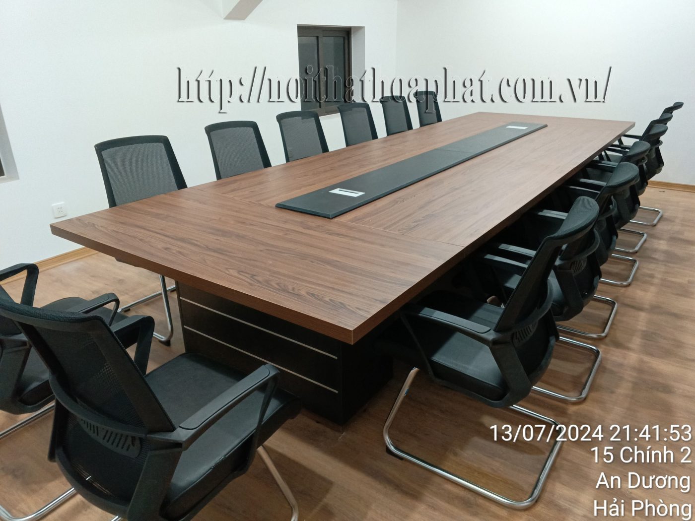 H&igrave;nh ảnh thực tế b&agrave;n họp gỗ c&ocirc;ng nghiệp cao cấp LUXH4515-2