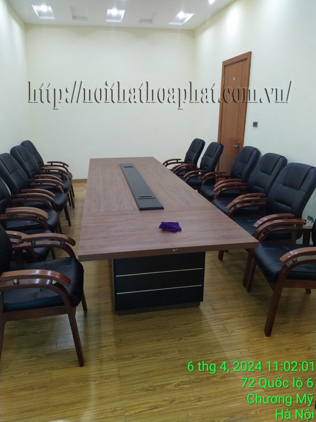 H&igrave;nh ảnh thực tế b&agrave;n họp gỗ c&ocirc;ng nghiệp cao cấp LUXH4515