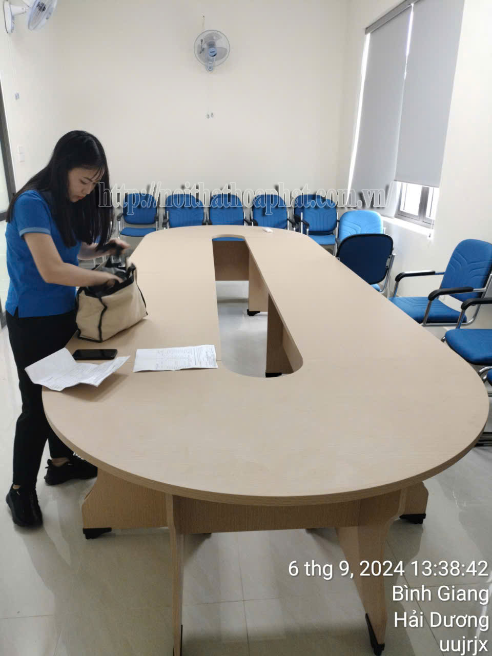 Hình ảnh thực tế bàn họp Newtrend NTH4315 Hình ảnh thực tế bàn họp Newtrend NTH4315