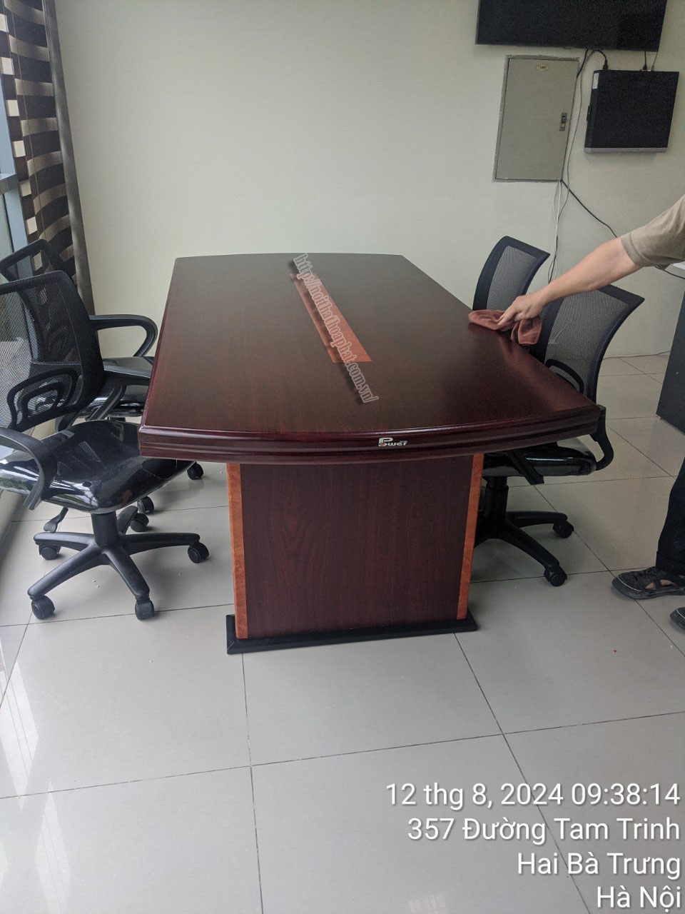 H&igrave;nh ảnh thực tế b&agrave;n họp sơn PU CT2010H7