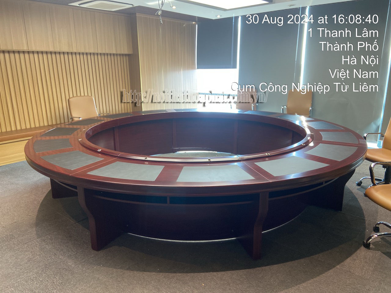 H&igrave;nh ảnh thực tế b&agrave;n họp sơn PU CT2600