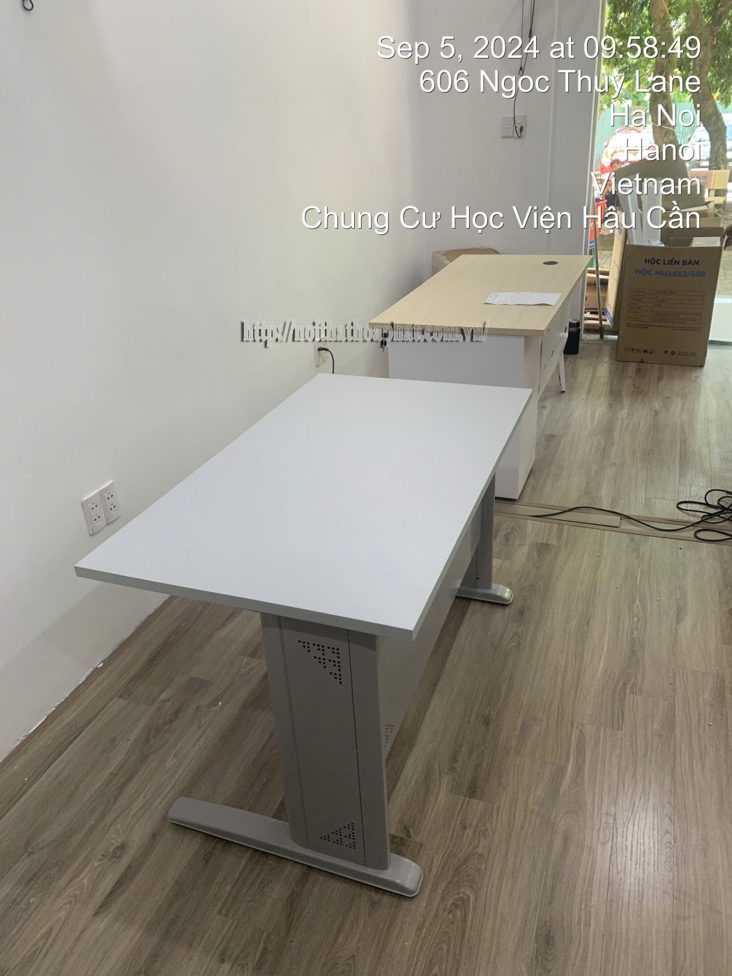 H&igrave;nh ảnh thực tế b&agrave;n l&agrave;m việc ch&acirc;n sắt HU12-3