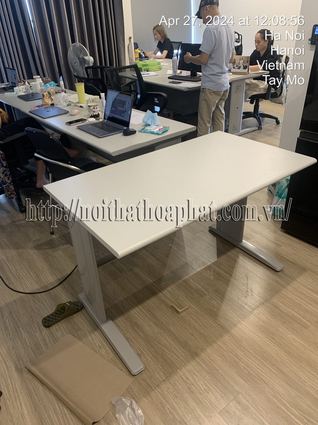 H&igrave;nh ảnh thực tế b&agrave;n l&agrave;m việc ch&acirc;n sắt HU12