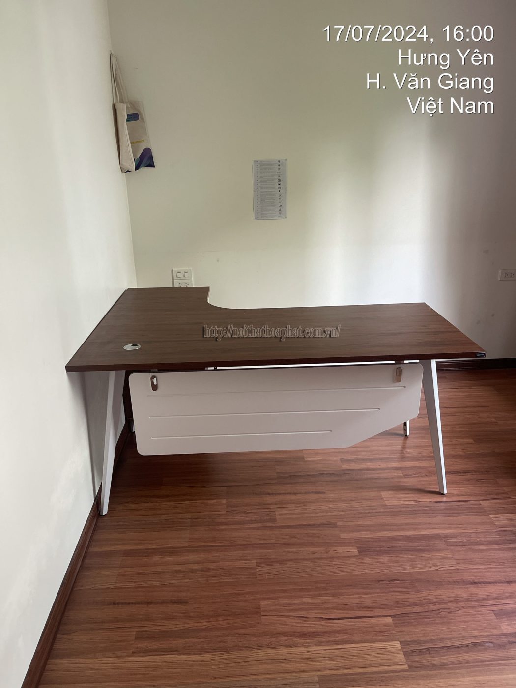 Hình ảnh thực tế bàn làm việc chân sắt chữ L Hòa Phát LUXL16HLC10M6 Hình ảnh thực tế bàn làm việc chân sắt chữ L Hòa Phát LUXL16HLC10M6