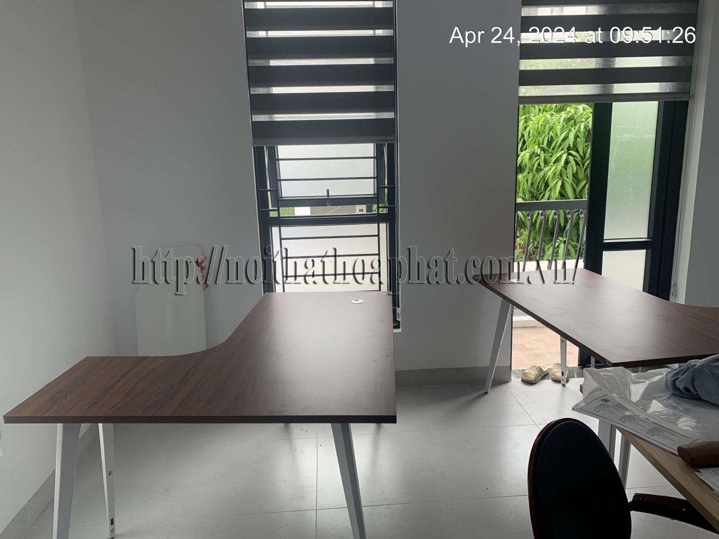 Hình ảnh thực tế bàn làm việc chữ L LUXL14C10M6 Hình ảnh thực tế bàn làm việc chữ L LUXL14C10M6