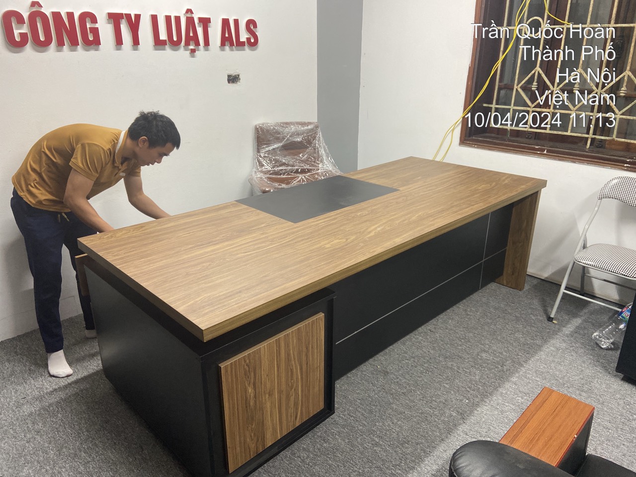 hinh-anh-thuc-te-ban-lanh-dao-2m4-LUXB2410V8.jpg hinh-anh-thuc-te-ban-lanh-dao-2m4-LUXB2410V8.jpg