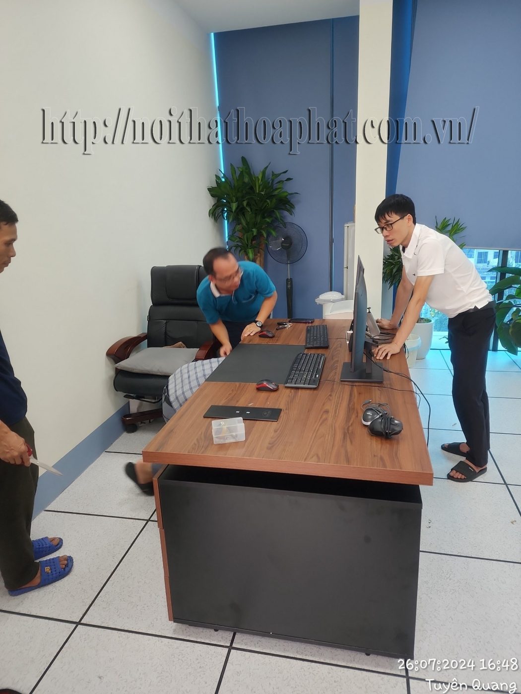 	 H&igrave;nh ảnh thực tế b&agrave;n l&atilde;nh đạo Luxury H&ograve;a Ph&aacute;t LUXB1890V8-1