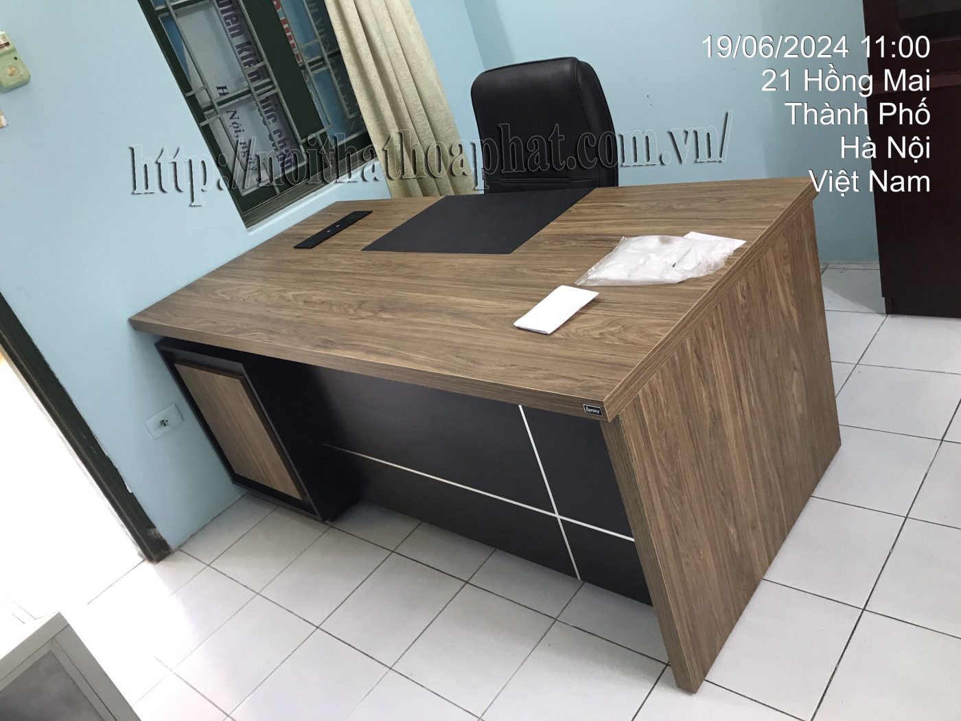 H&igrave;nh ảnh thực tế b&agrave;n l&atilde;nh đạo Luxury H&ograve;a Ph&aacute;t LUXB1890V8