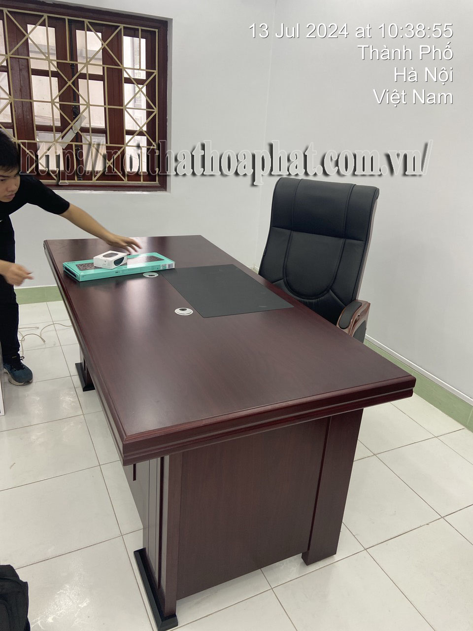 Hình ảnh thực tế bàn lãnh đạo mặt chữ nhật Hòa Phát DT1890H27 Hình ảnh thực tế bàn lãnh đạo mặt chữ nhật Hòa Phát DT1890H27