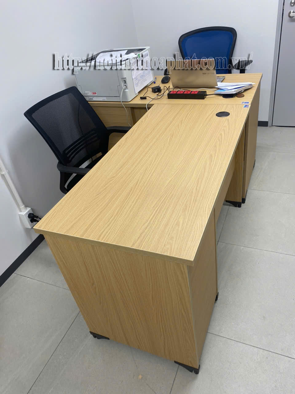 H&igrave;nh ảnh thực tế b&agrave;n nh&acirc;n vi&ecirc;n AT120SHL3D-2