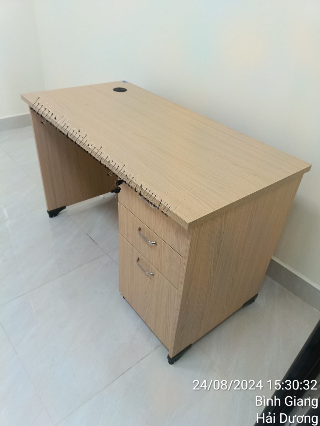 H&igrave;nh ảnh thực tế b&agrave;n nh&acirc;n vi&ecirc;n AT120SHL3D-3