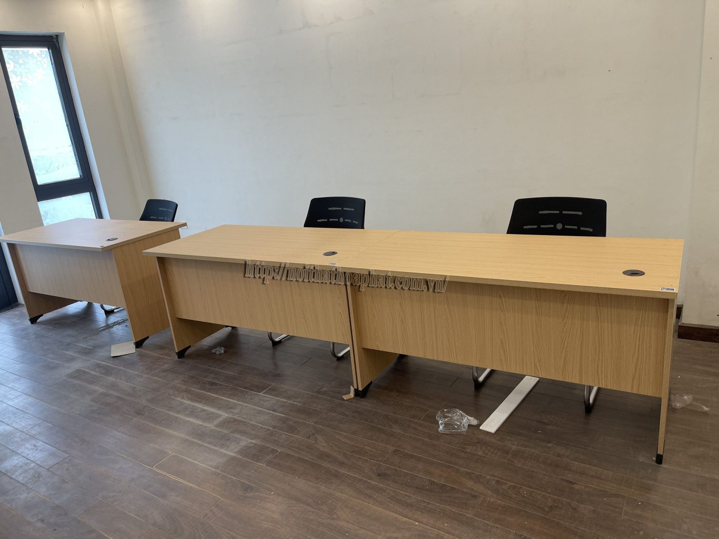 Hình ảnh thực tế bàn nhân viên AT140HL-1 Hình ảnh thực tế bàn nhân viên AT140HL-1