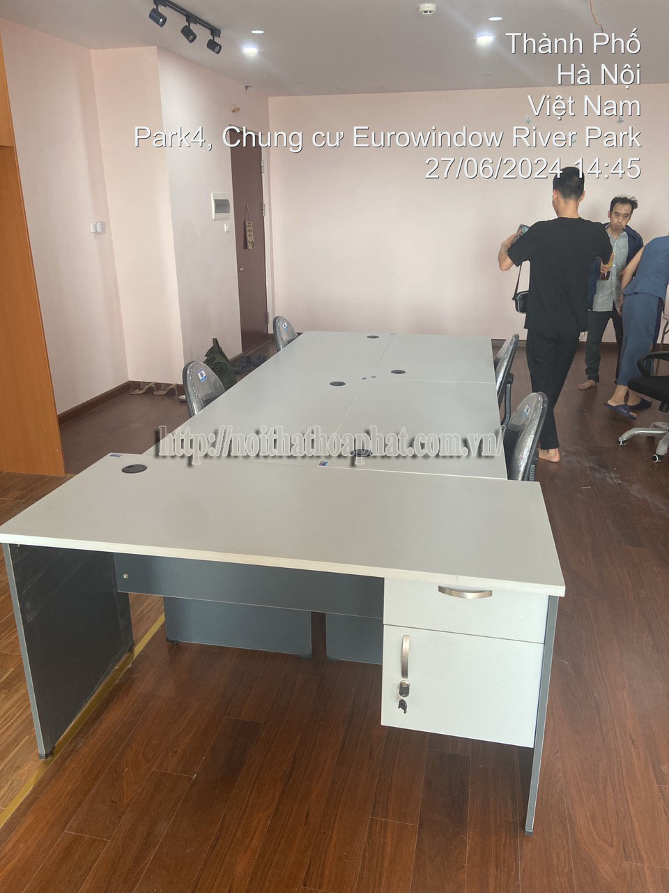 H&igrave;nh ảnh thực tế b&agrave;n nh&acirc;n vi&ecirc;n ghi ch&igrave; mặt chứ nhật H&ograve;a Ph&aacute;t HP140SHL