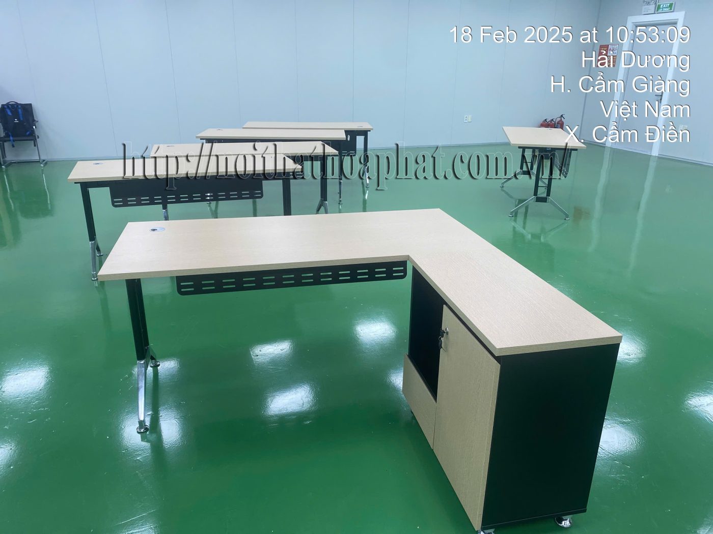 H&igrave;nh ảnh thực tế b&agrave;n trưởng ph&ograve;ng 1m6 LE160C12-2