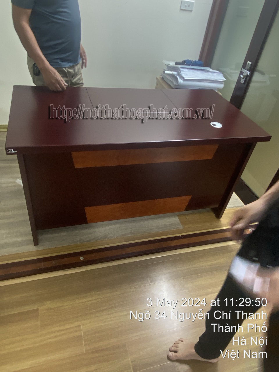 H&igrave;nh ảnh thực tế b&agrave;n trưởng ph&ograve;ng ET1400B