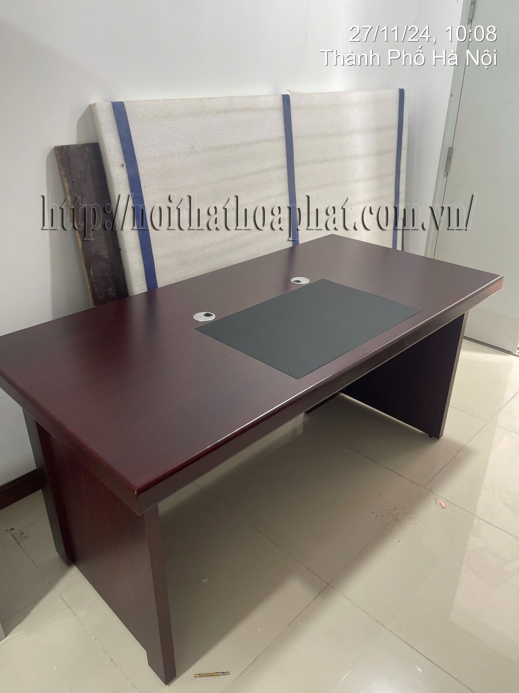 H&igrave;nh ảnh thực tế b&agrave;n trưởng ph&ograve;ng H&ograve;a Ph&aacute;t ET1600H-1