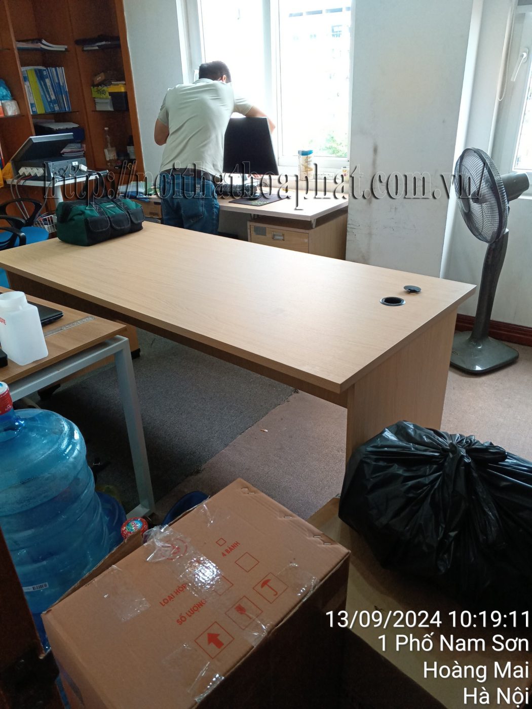 H&igrave;nh ảnh thực tế b&agrave;n văn ph&ograve;ng 1m8 AT180