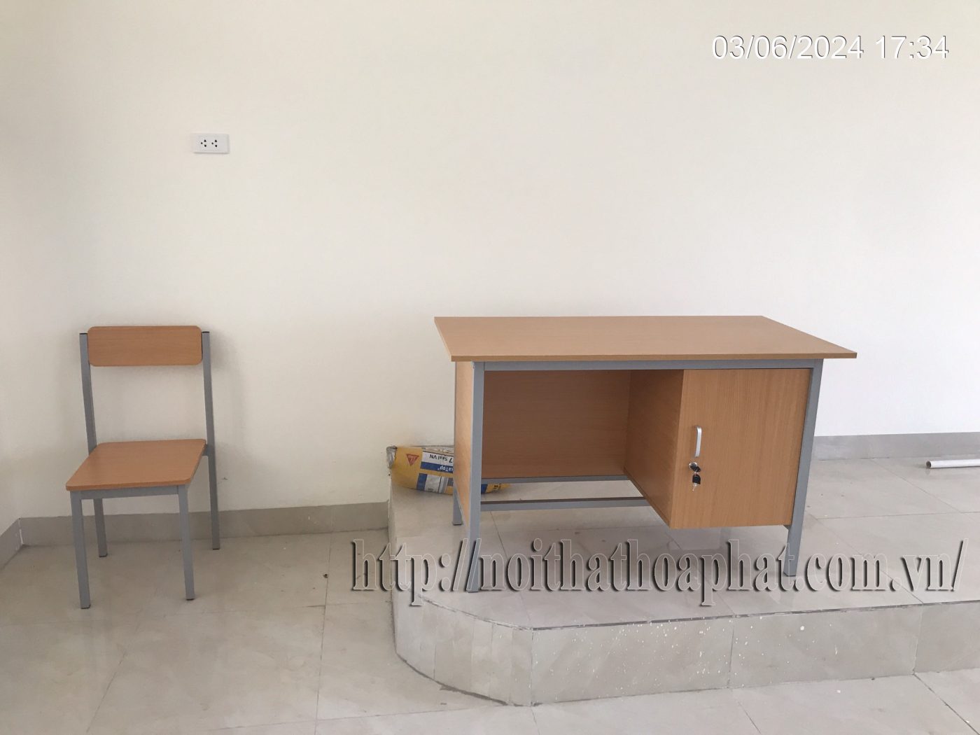 Hình ảnh thực tế bộ bàn ghế giáo viên BGV103, GGV103 Hình ảnh thực tế bộ bàn ghế giáo viên BGV103, GGV103