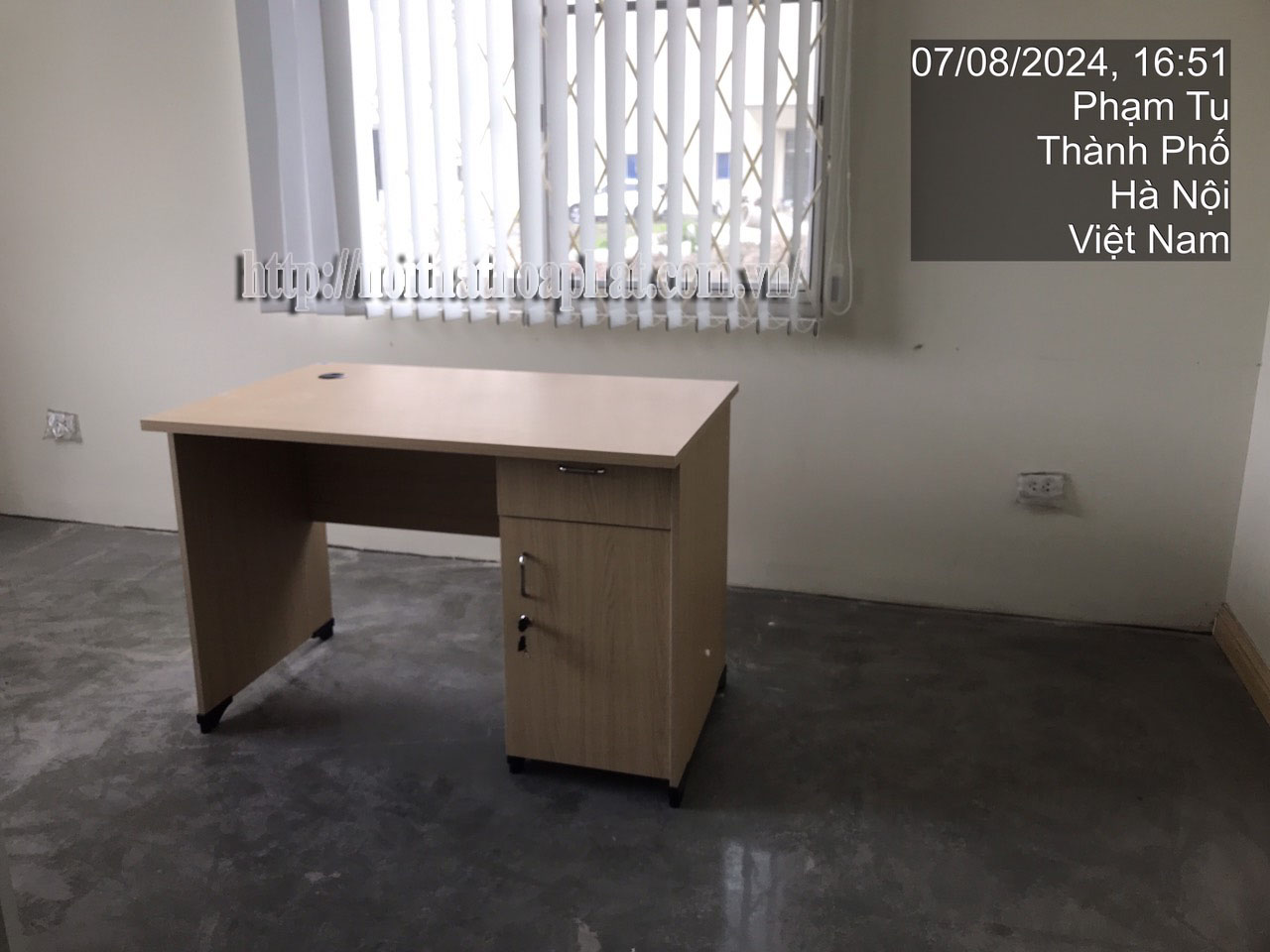 H&igrave;nh ảnh thực tế b&agrave;n l&agrave;m việc văn ph&ograve;ng Athena H&ograve;a Ph&aacute;t AT120HL3C-1