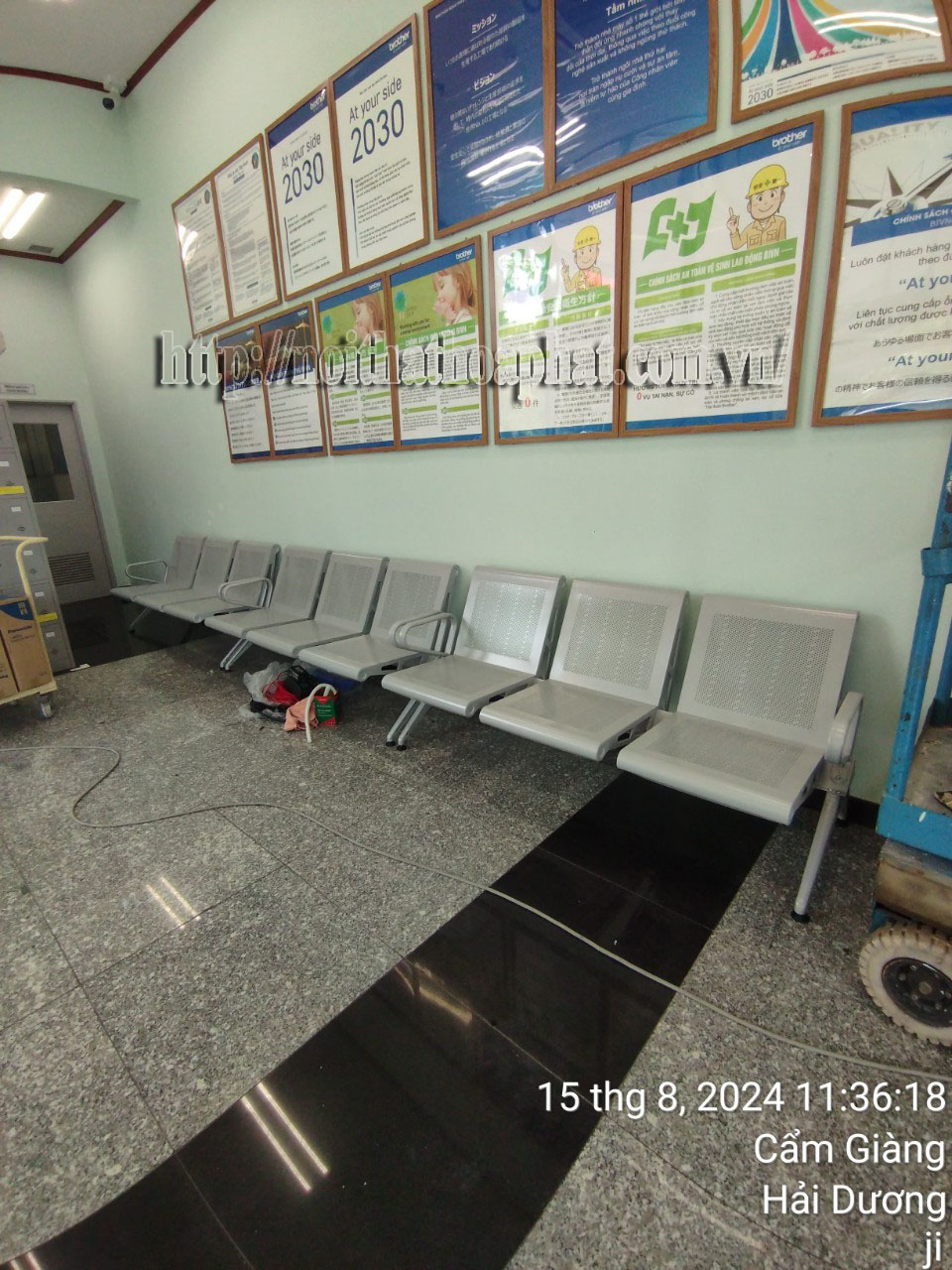 Hình ảnh thực tế ghế băng chờ khung thép GPC03-3-1 Hình ảnh thực tế ghế băng chờ khung thép GPC03-3-1