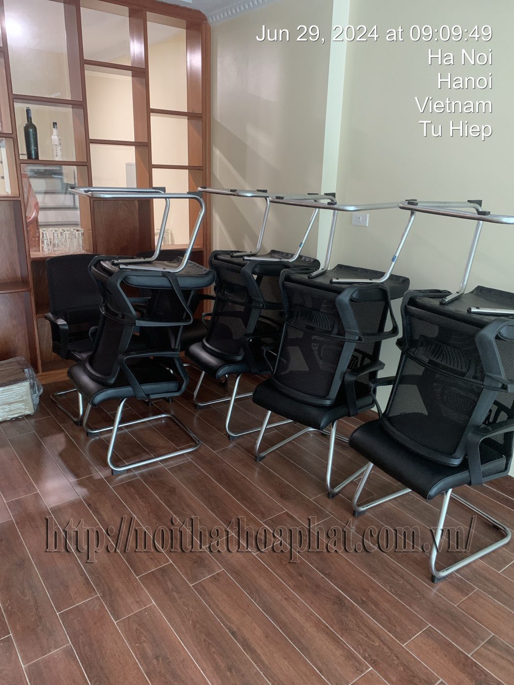 H&igrave;nh ảnh thực tế ghế ch&acirc;n quỳ lưng lưới GL439-1