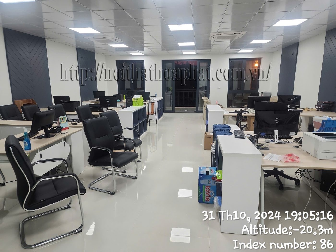 Hình ảnh thực tế ghế da chân quỳ FMQ551-3 Hình ảnh thực tế ghế da chân quỳ FMQ551-3