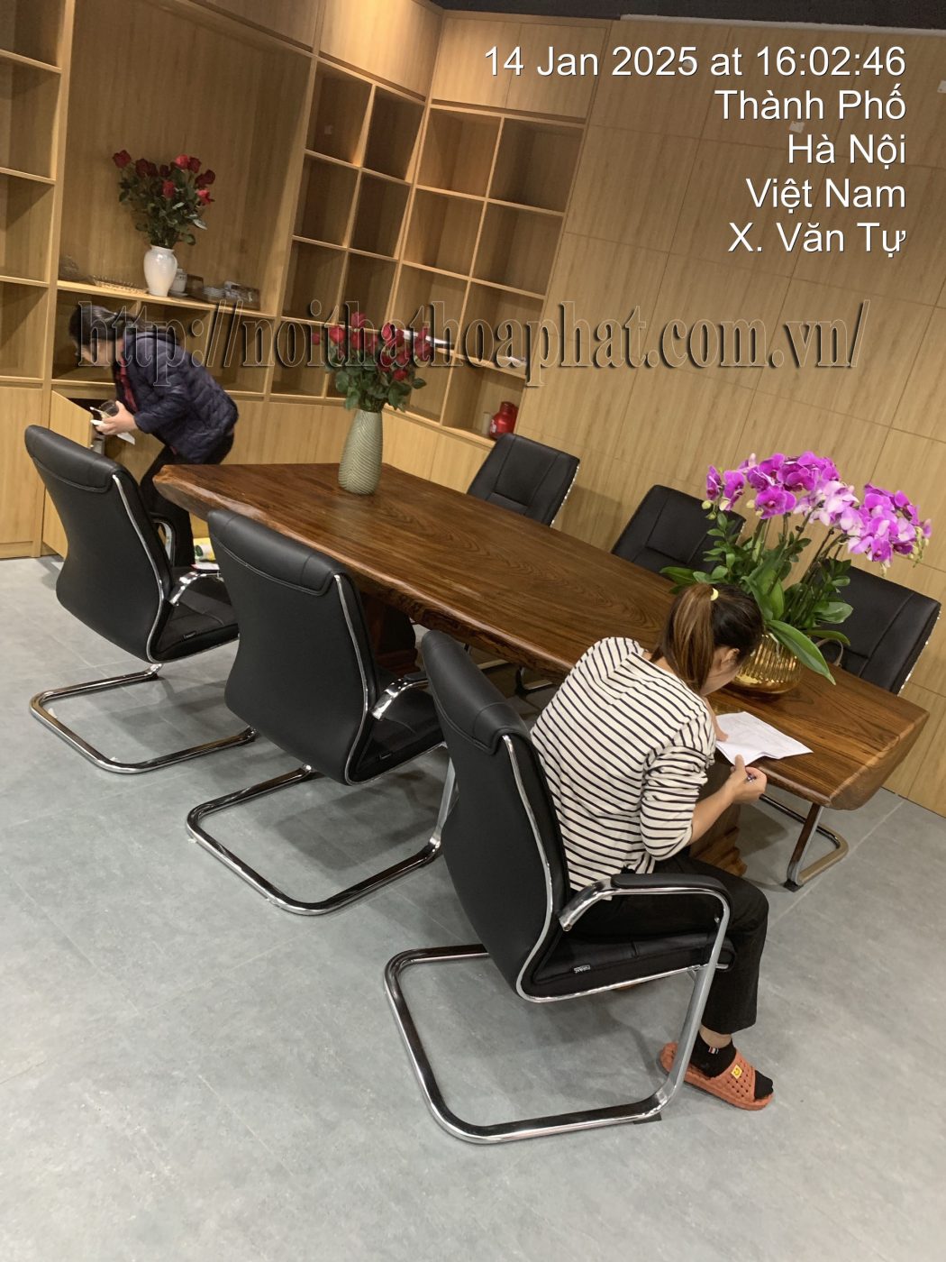 Hình ảnh thực tế ghế da chân quỳ FMQ551-6 Hình ảnh thực tế ghế da chân quỳ FMQ551-6