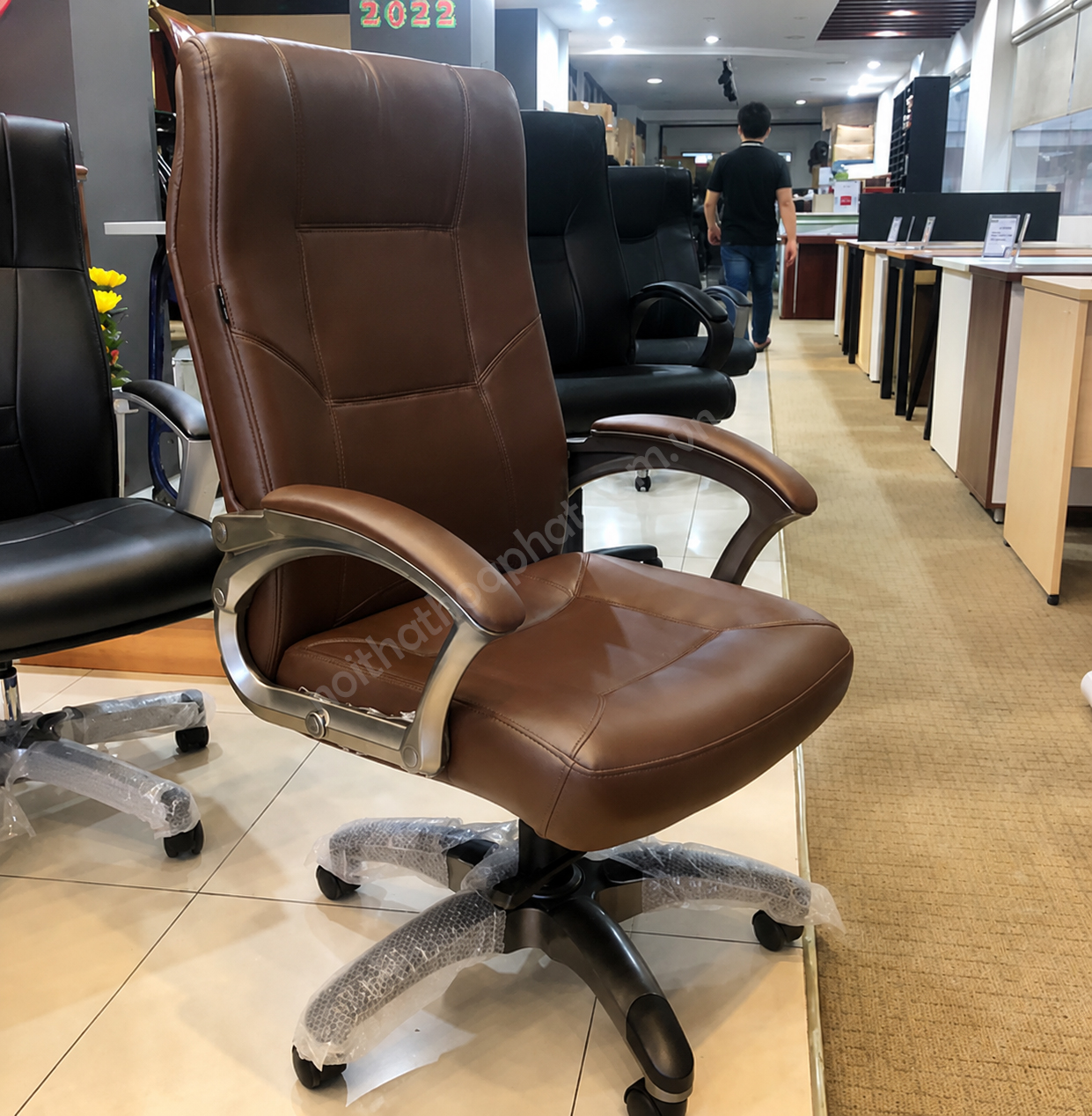 H&igrave;nh ảnh thực tế Ghế gi&aacute;m đốc SG913 H&ograve;a Ph&aacute;t &ndash; Đẹp, sang trọng