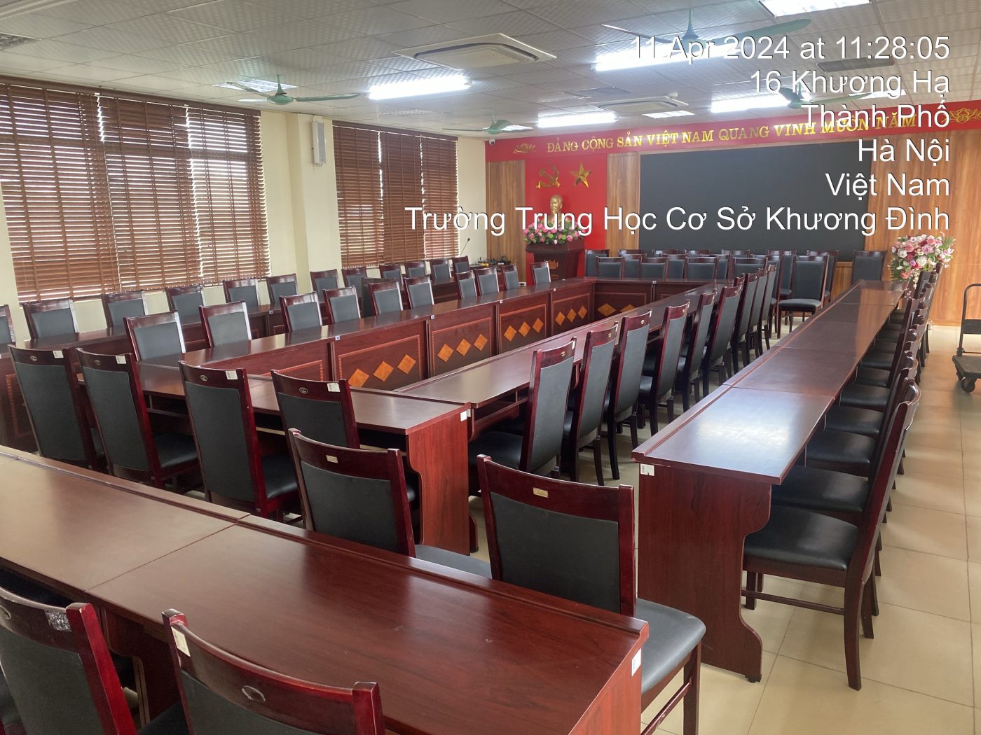 hinh-anh-thuc-te-ghe-hoi-truong-go-tu-nhien-hoa-phat-GHT01.jpg