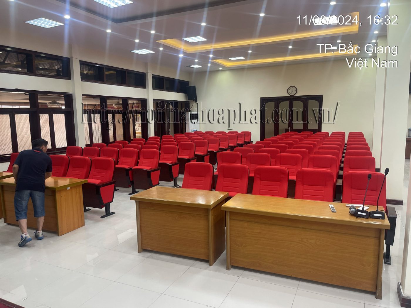 H&igrave;nh ảnh thực tế ghế hội trường khung th&eacute;p cao cấp TC02B-1