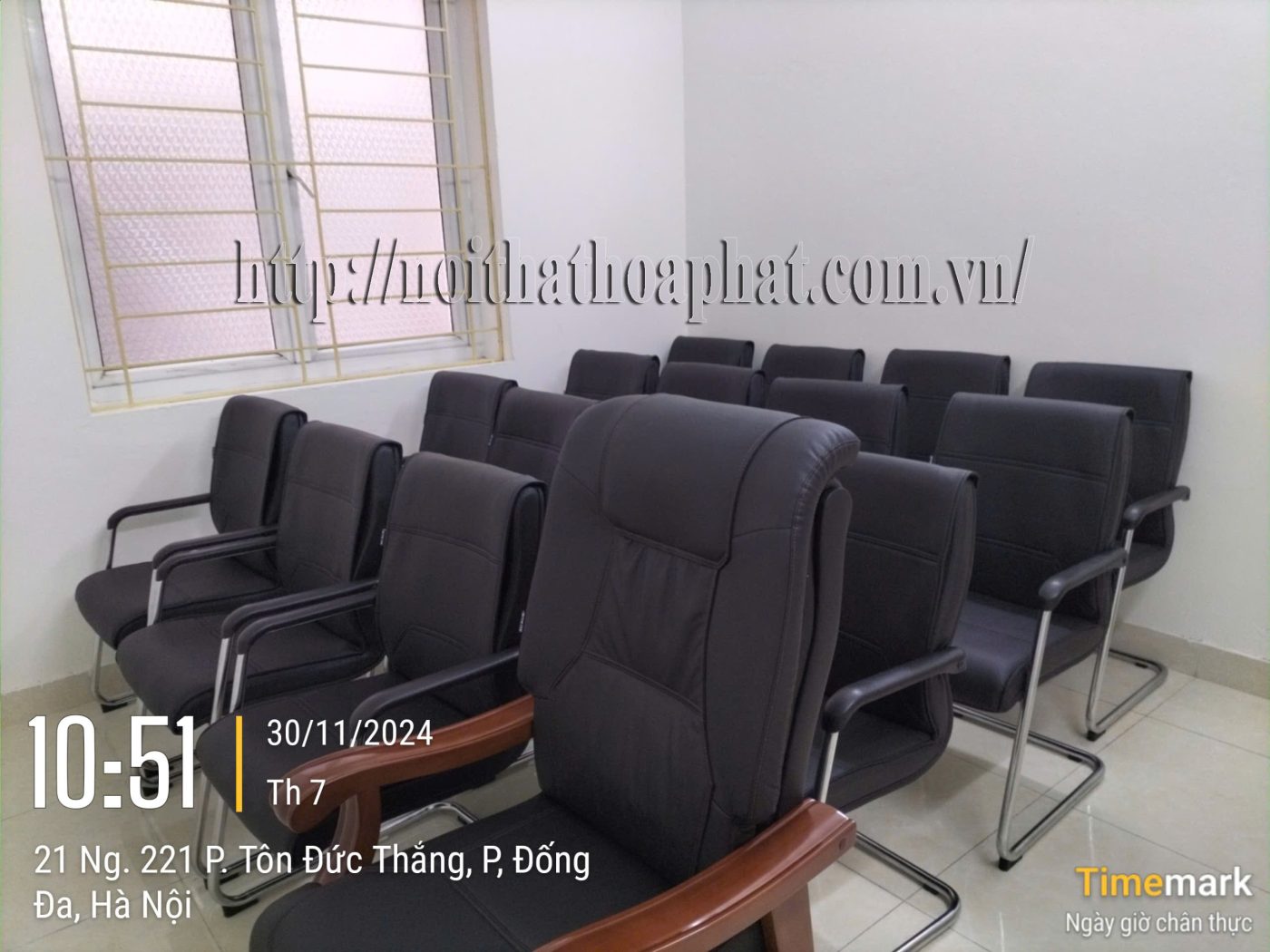 Hình ảnh thực tế ghế họp chân quỳ SL718M-5 Hình ảnh thực tế ghế họp chân quỳ SL718M-5