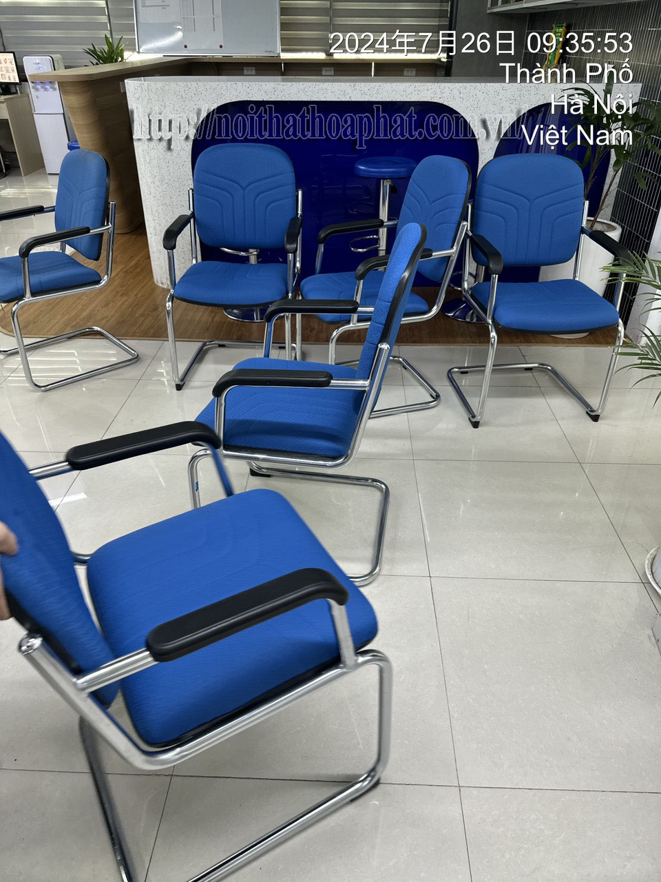 H&igrave;nh ảnh thực tế ghế họp ch&acirc;n quỳ H&ograve;a Ph&aacute;t VT1-1