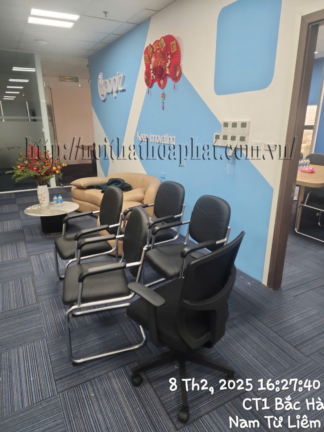 H&igrave;nh ảnh thực tế ghế họp ch&acirc;n quỳ H&ograve;a Ph&aacute;t VT1-6