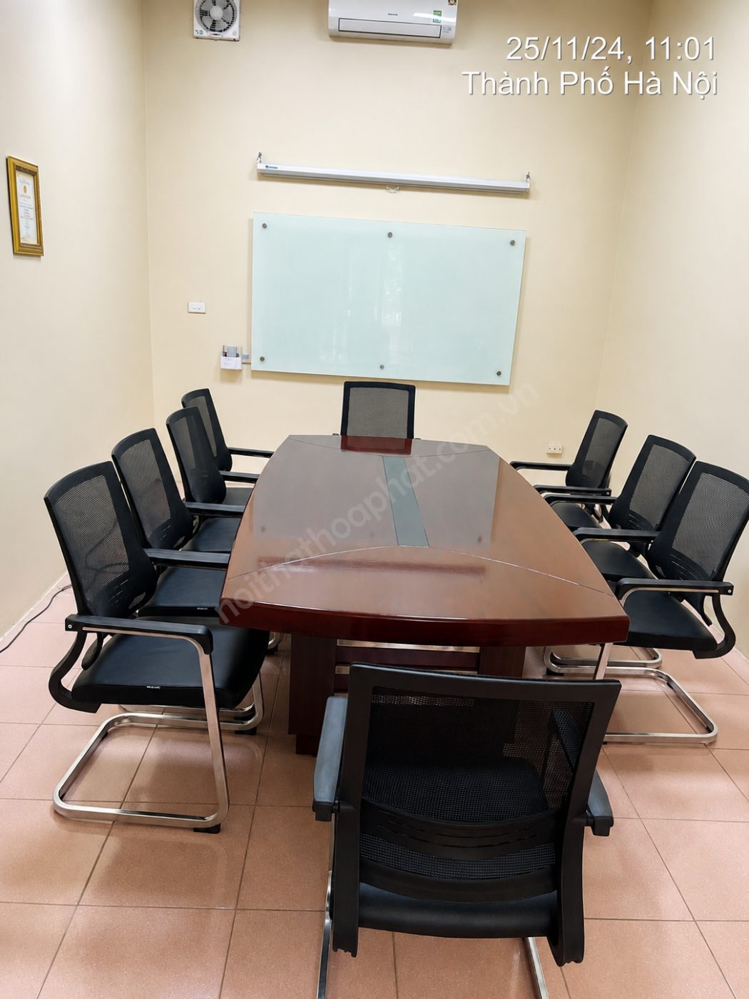 GL423 &ndash; Ghế họp khung th&eacute;p mạ, tựa lưới